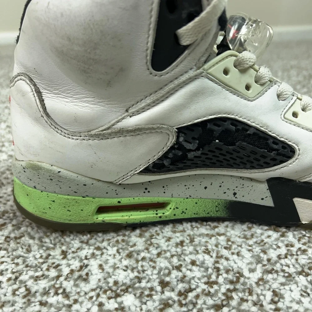 Jordan Shoes Mens Size 10.5 White Air Jordan 5 Retro Poison Green Sneakers Sport